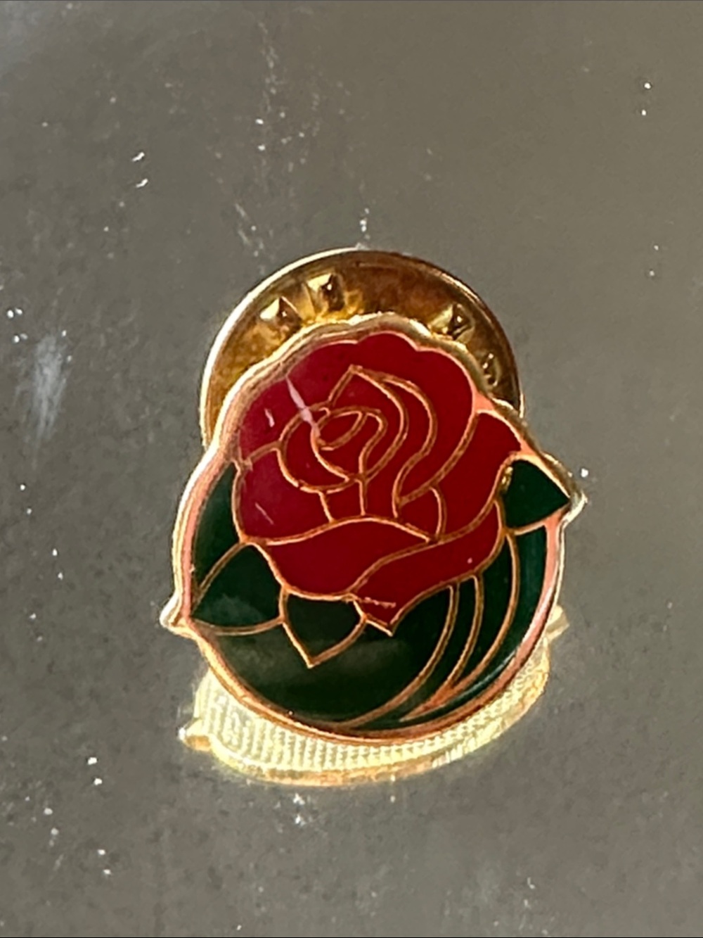 Vintage 1984 Tournament of Roses Gold-Tone Rose Enamel Lapel Pin